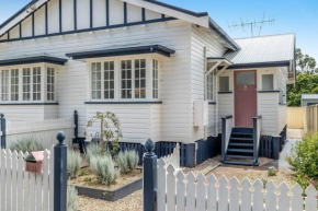 Camellia Cottage! CBD Diamond!